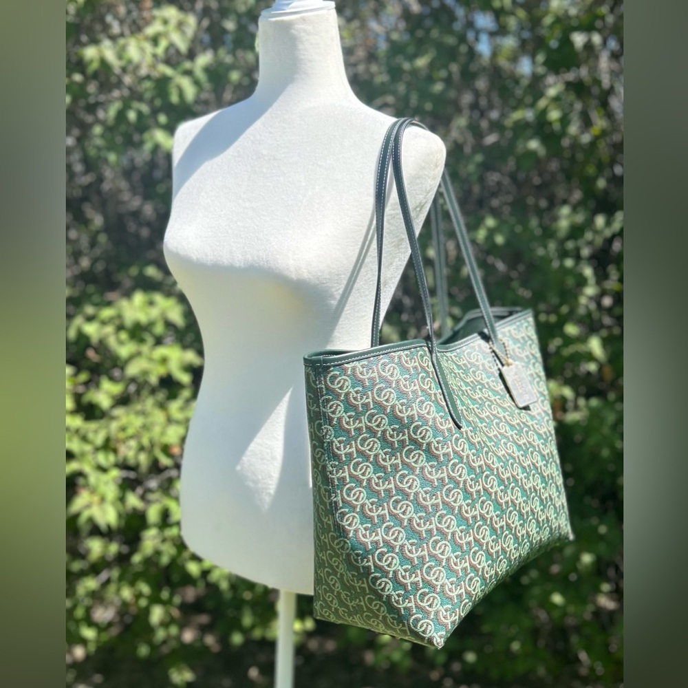 COACH 💚 City Tote Coach Monogram in Green Coated Canvas & Smooth Leather
